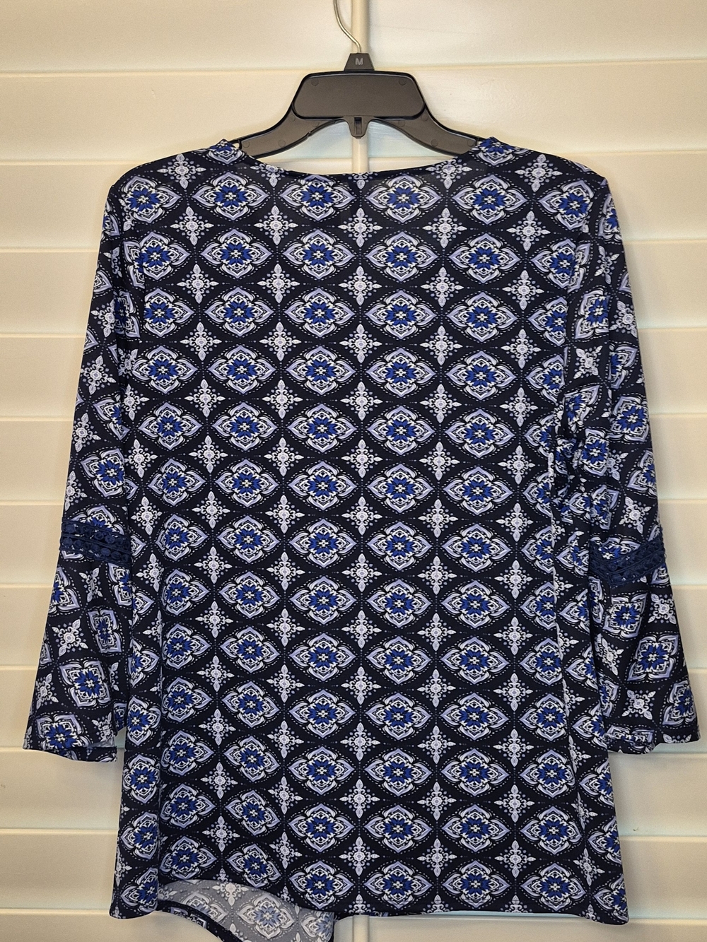 New directions Blue and White Geometric V-Neck Tunic Sz Medium - Picture 2 of 5